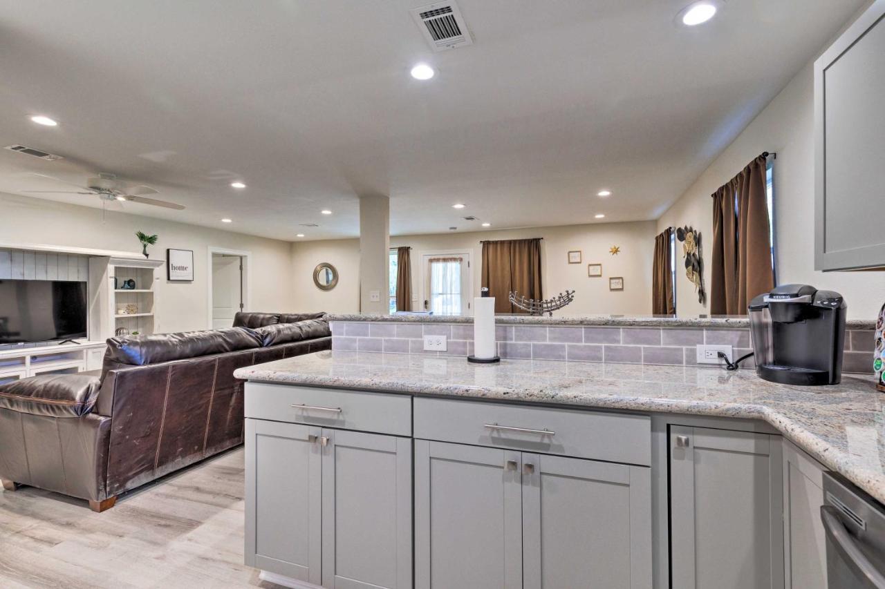 Spacious Gulfport Home With Yard 1 Mi To Beach Exterior photo